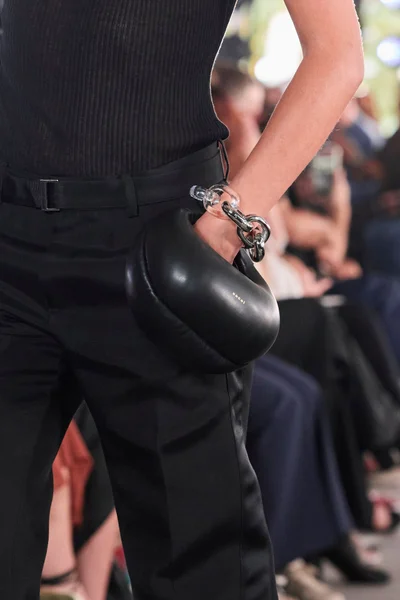 Look 22